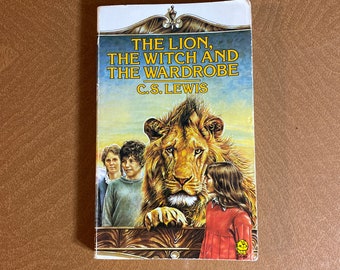 the lion the witch and the wardrobe by c. s. lewis retro 1980’s softcover edition