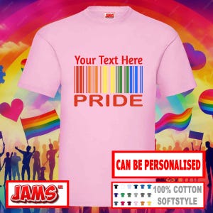 Peut inclure: T-shirt rose clair avec le mot "PRIDE" en rouge et un motif de code-barres arc-en-ciel. Le texte "Your Text Here" est au-dessus du code-barres. Le t-shirt est en 100% coton. Le texte "CAN BE PERSONALISED" est visible.