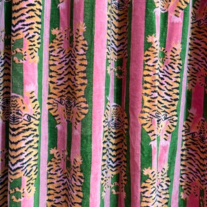 Tibetanska tigersammetsgardiner | Gröna rosa randiga lyxiga bomullsgardiner bild 3