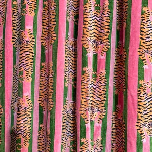 Tibetanska tigersammetsgardiner | Gröna rosa randiga lyxiga bomullsgardiner bild 10