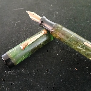 Gold Bond stonietenvest/jaren '30 jade celluloid vintage vulpen met 3 gold filled bandjes/flexibel tot ongeveer 2 mm - MFS -5