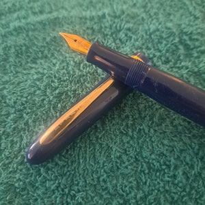 Grote (5,51") blauwe Eversharp Symphony / jaren 40 vintage vulpen / 4 MFS tot 2,5 mm / Excellent Daily Writer