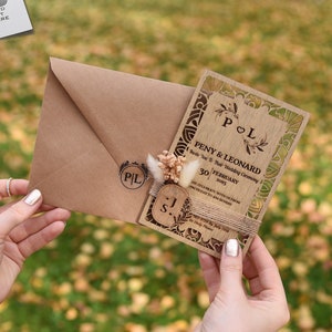 Invitaciones de boda rústicas de madera con flores de gypsophila, invitación de madera pintada a mano de 4" x 6" (10 x 15) cm 100 % abedul