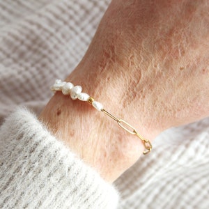 golden delicate pearl bracelet / bracelet freshwater pearls gold plated / bracelet in boho style gold / bracelet with freshwater pearls