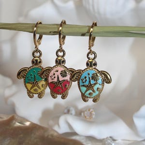 Boucles d'oreilles personnalisées avec pendentif tortue, créoles ornées d'un pendentif tortue en 3 couleurs, boucles d'oreilles bohèmes estivales en acier inoxydable doré
