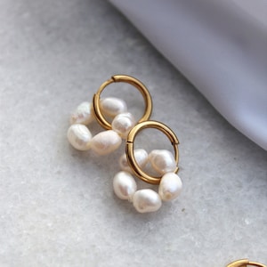 Pearl earrings gold / golden hoop earrings with freshwater pearls / hanging earrings gold in boho style / boho earrings gold plated long