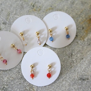 Minimalist, small gold-plated earrings with natural rounded stone / customizable / various colors