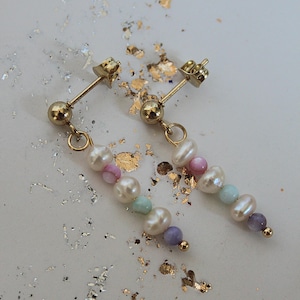 Pearl earrings gold pastel, hanging earrings boho freshwater pearls, dainty delicate ear studs hanging, stainless steel ear studs long noble