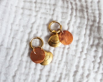 kleine gouden schelpoorbellen / gouden oorringen met hanger) hangende oorbellen in boho-stijl / gouden knuffelhoepels / gouden schelpoorbellen