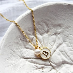 cadena dorada con letra / collar delicado y personalizable / cadena plata 925 / cadena con letra y perla de agua dulce