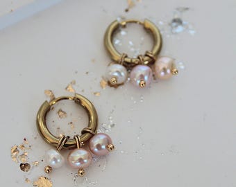 Hoop earrings with real freshwater pearls, dainty small pearl earrings, hoop earrings stainless steel gold in boho style, bridal jewelry earrings with pearls