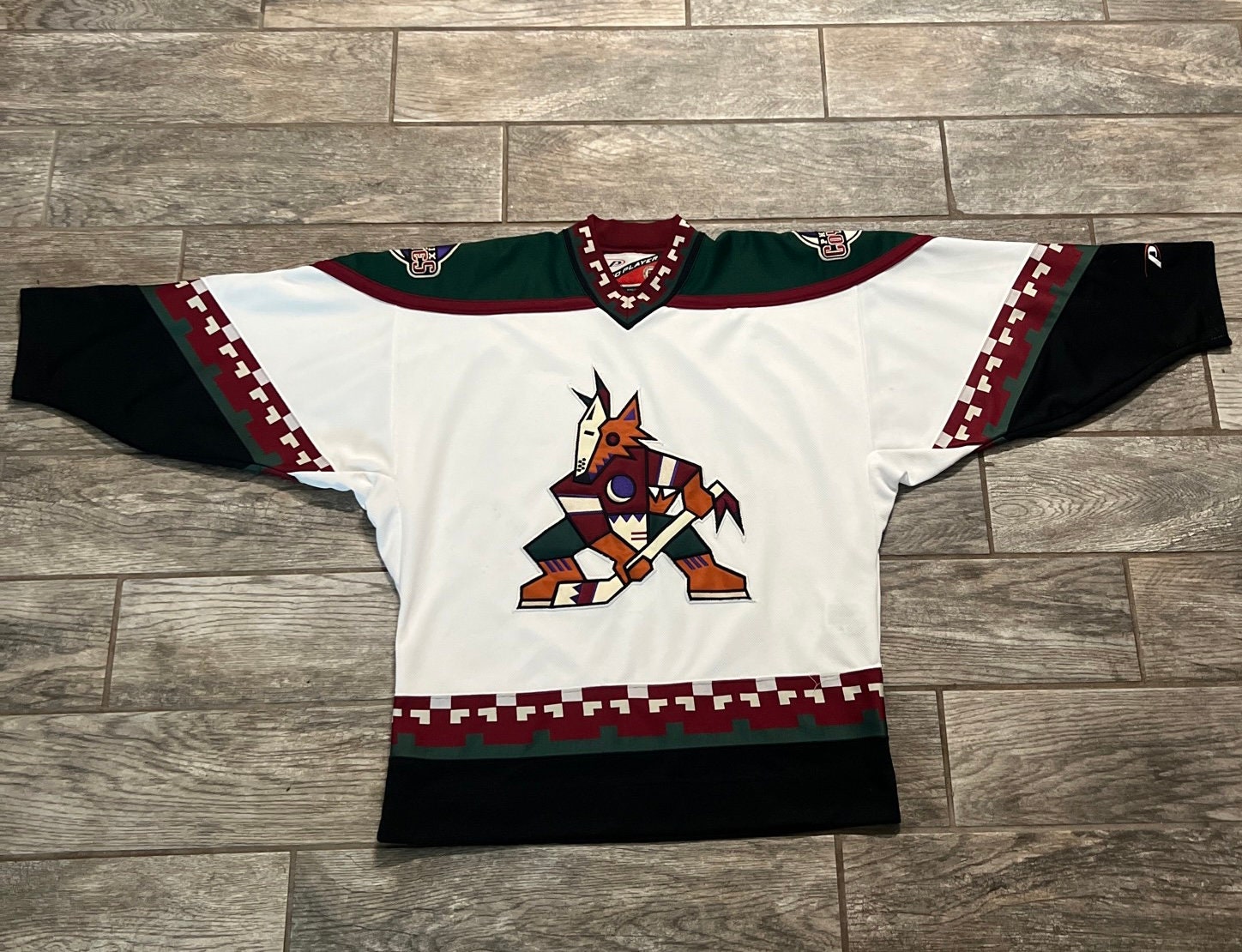 CustomCat Arizona Coyotes Kachina Vintage NHL Crewneck Sweatshirt Forest Green / 3XL