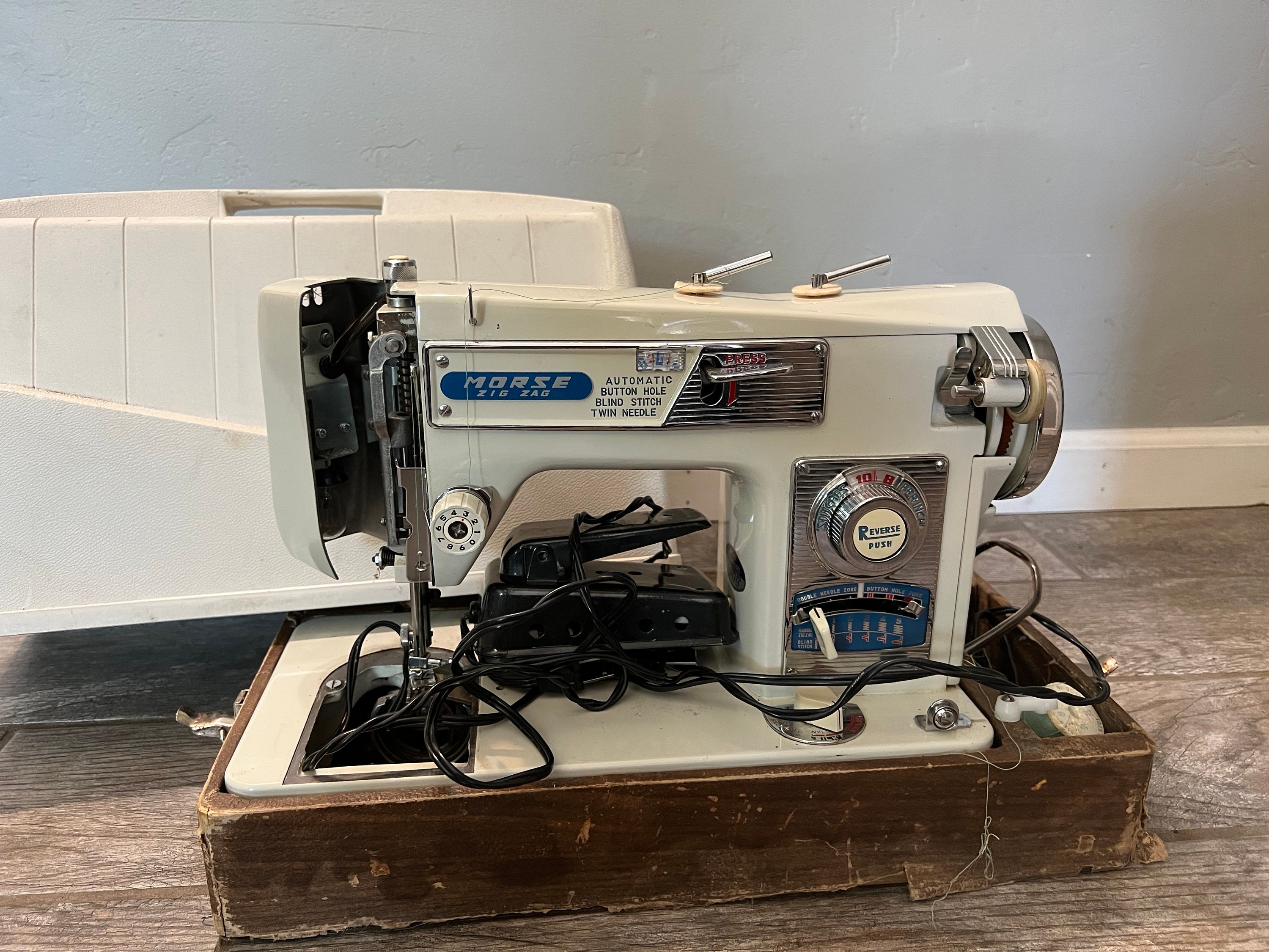Morse 4300 Zig Zag Sewing Machine Heavy Duty Made in Japan Vintage