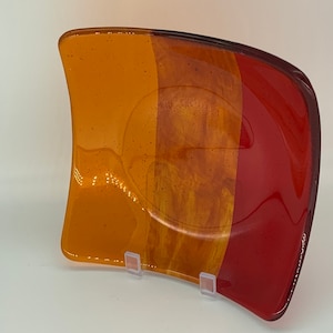 Exquisite tri-colored glass plate