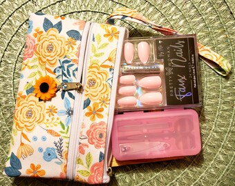 Chic Floral Spring Wristlet with Pink Nail Care Set & Faux Nails