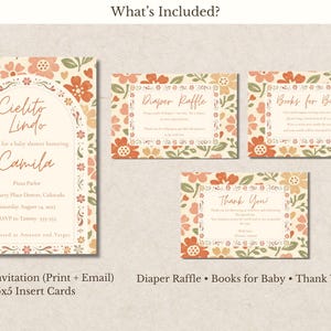 Op de afbeelding: Een babyshower briefpapier set met een 5x7 uitnodiging en drie 3,5x5 insteekkaarten. De kaarten hebben een cr&egrave;mekleurige achtergrond met een bloemenpatroon in oranje, perzik en saliegroen. De uitnodiging bevat de tekst Cielito Lindo, Camila en details.