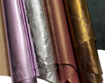 Pode incluir: Cinco amostras de tecido de couro de diferentes cores. As amostras estão dispostas em uma fila da esquerda para a direita. As cores são rosa, prata, ouro rosa, cobre e preto.