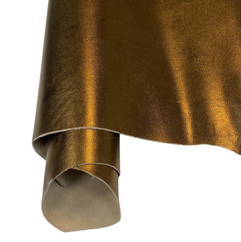 lederstück metallic kaufen, leder gold, lederhaut 1mm, nappaleder, lammleder, leder meterware kaufen, weiches leder, echtes leder kaufen, dünnes leder, bekleidungsleder kaufen, leder mixtreff, rohmaterial