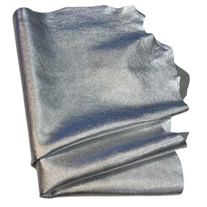 leder metallic kaufen, silber leder, lederstücke metallic, lederhaut 1mm,nappaleder, echtes leder kaufen, lammleder, glänzendes leder, leder meterware kaufen, weiches leder, dünnes leder, leder mixtreff, rohmaterial