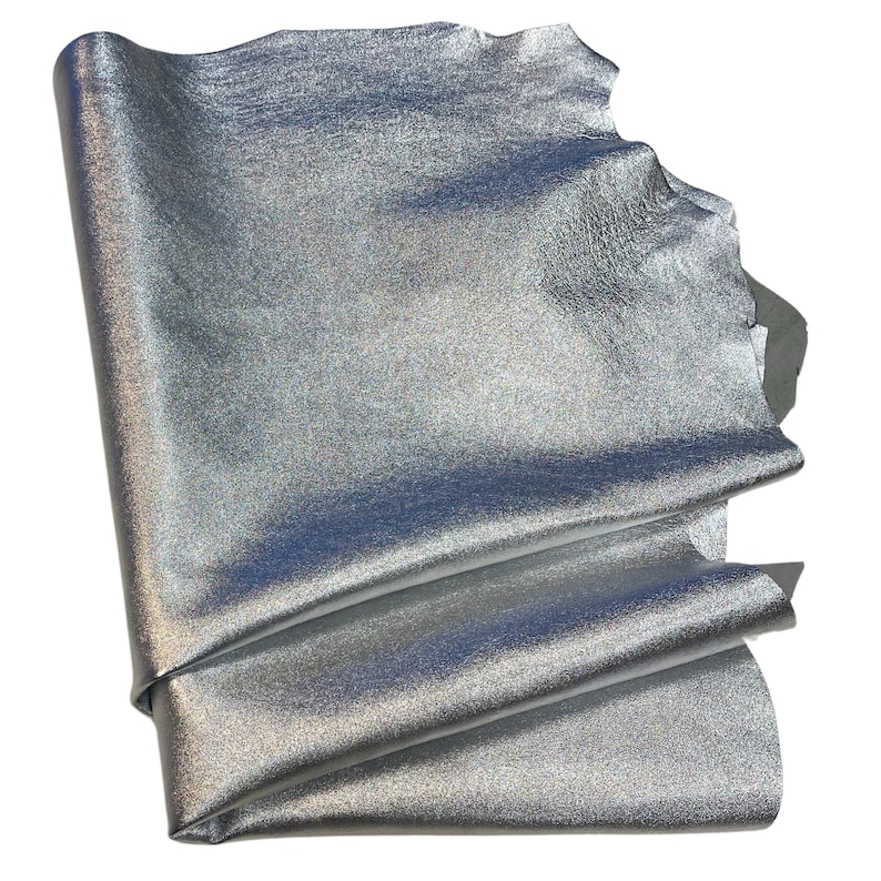 leder metallic kaufen, silber leder, lederstücke metallic, lederhaut 1mm,nappaleder, echtes leder kaufen, lammleder, glänzendes leder, leder meterware kaufen, weiches leder, dünnes leder, leder mixtreff, rohmaterial