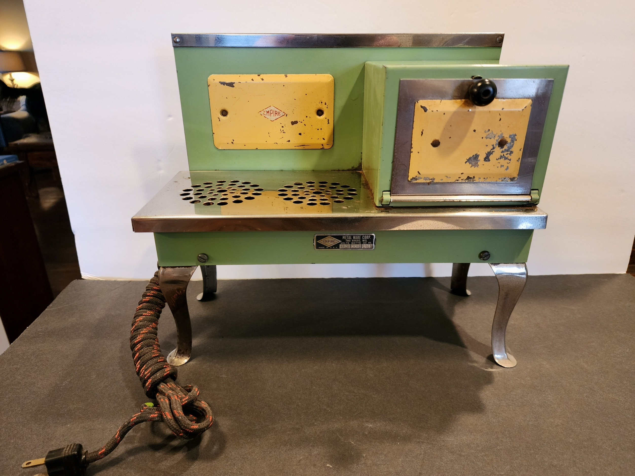 Vintage 1930s Empire Metalware Electric Toy Stove That Works