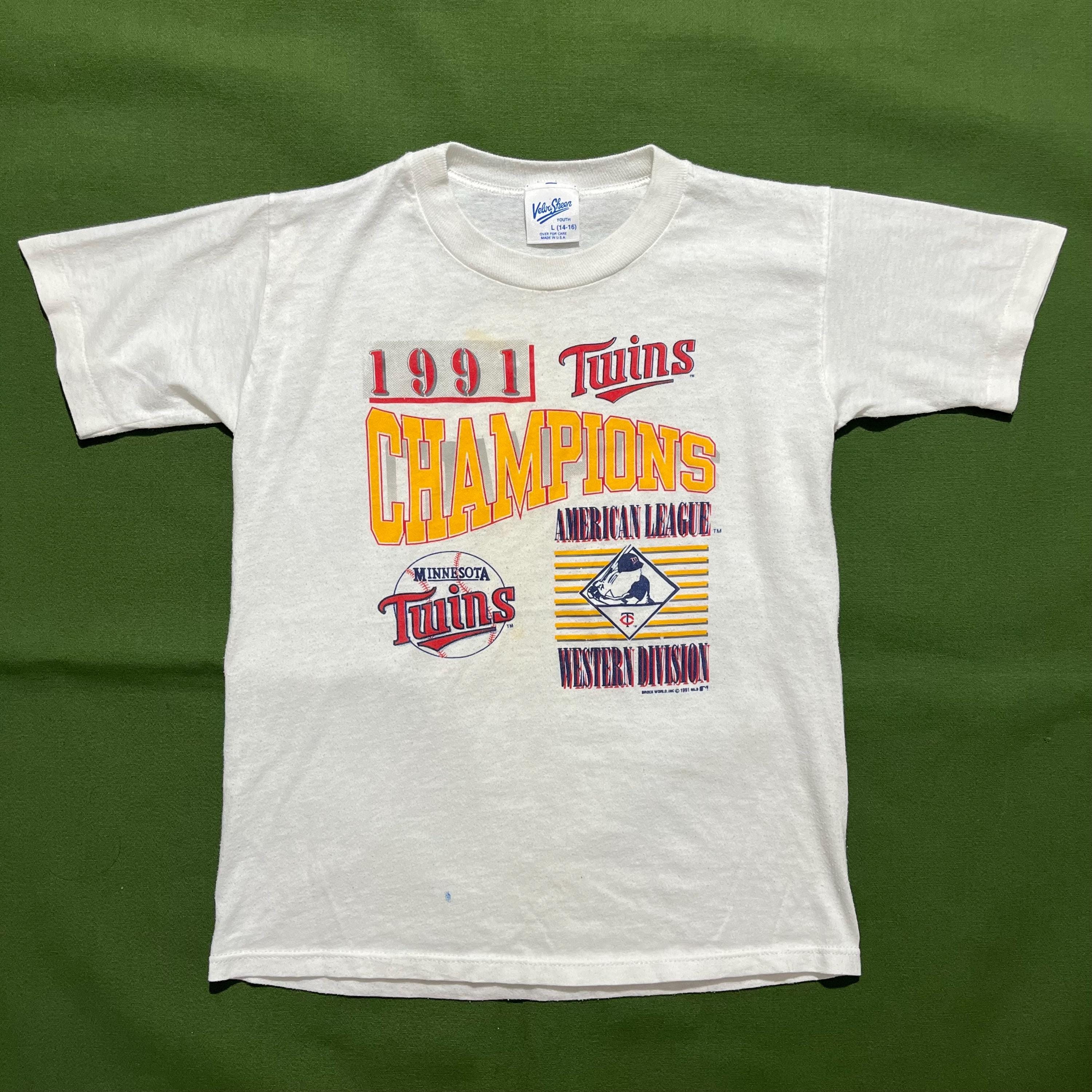 Vintage 90s Minnesota Twins Graphic T-shirt: Youth MLB World