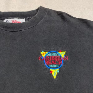 Vintage 90s Disney “Caribbean Beach” Resort Tourist Travel Souvenir Embroidered T-Shirt Black Medium
