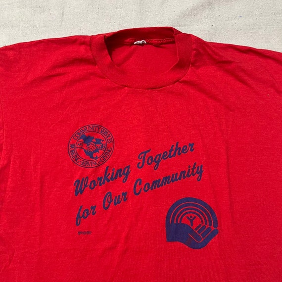 Vintage 80s “Working Together for Our Community” Community Service Essential Graphic T-Shirt Red XL