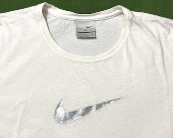 ヴィンテージ 00年代 Y2K レディース フェム ナイキ スポーツウェア メタリック スウッシュ ロゴ グラフィック Tシャツ XL