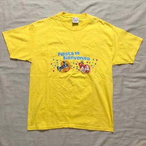 Vintage 90s Fanta Manzana Mexican Soda Promo Graphic T-Shirt Yellow Large