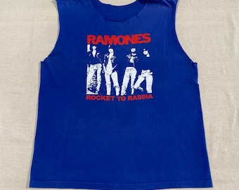 Vintage 90s Ramones “Rocket to Russia” Chopped Band Graphic TShirt Large