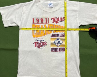 Vintage 90s Minnesota Twins Graphic T-shirt: Youth MLB World