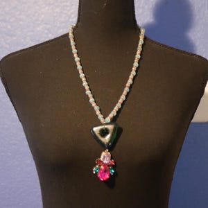 Collier en pierre aspect corail