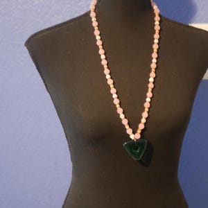 Collier en pierre aspect corail
