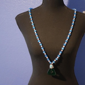 Collier en pierre aspect corail