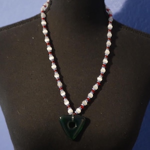 Collier en pierre aspect corail