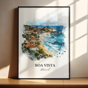 Może przedstawiać: Oprawiony wydruk akwarelowy przedstawiający Boa Vista, Brazylia. Grafika przedstawia widok na wybrzeże z plażą, oceanem i budynkami. Wydruk jest w czarnej ramie i zawiera tekst "Boa Vista Brazil". Kolorystyka obejmuje odcienie niebieskiego, zielonego i ziemi.