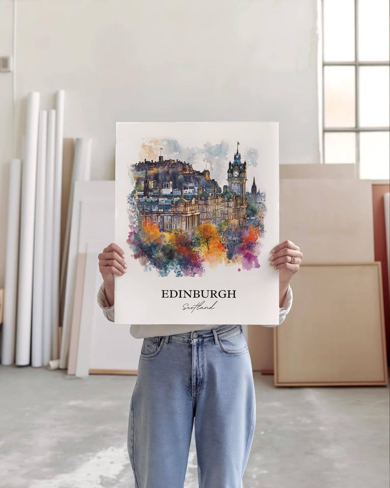 K&ouml;nnte beinhalten: Ein Aquarellbild der Skyline von Edinburgh mit dem ber&uuml;hmten Edinburgh Castle und dem Scott Monument. Das Bild ist vor einem bunten Hintergrund mit Spritzern in Blau, Gr&uuml;n, Gelb und Orange gehalten.