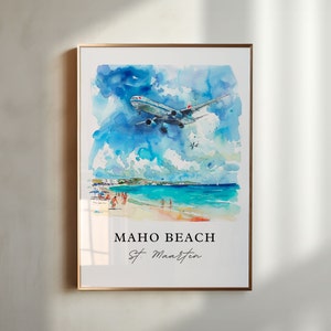 Op de afbeelding: Aquarelprint van Maho Beach in St. Maarten. Een passagiersvliegtuig daalt af boven het turquoise water en een zandstrand. De lucht is gevuld met blauwe aquarelwolken. De woorden "Maho Beach St. Maarten" staan onderaan afgedrukt.