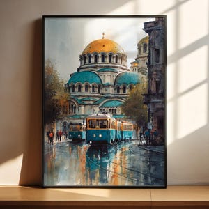 Puede incluir: Impresión artística enmarcada de una escena urbana con una catedral con cúpulas doradas y tejados turquesa. Dos tranvías turquesa y amarillos circulan por una calle mojada. La obra de arte es de estilo acuarela.