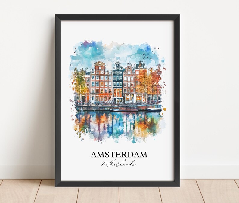 Puede incluir: Una pintura de acuarela de un canal en Amsterdam, Pa&iacute;ses Bajos. La pintura presenta edificios coloridos con fachadas de ladrillo rojo y &aacute;rboles verdes. El canal se refleja en el agua, creando una hermosa escena.