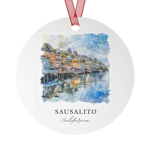 Peut inclure: Une peinture à l'aquarelle d'une ville au bord de l'eau avec des maisons colorées et un ciel bleu. Le texte "Sausalito, Californie" est écrit sous l'image.