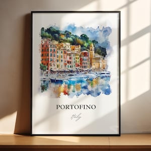 Op de afbeelding: Een aquarel schilderij van kleurrijke gebouwen in Portofino, Itali&euml;. De gebouwen zijn geclusterd langs een waterkant met boten aangemeerd in de haven. Het schilderij heeft een zachte, dromerige uitstraling.
