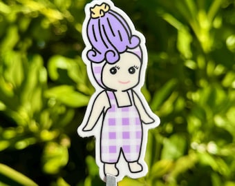 Pegatina de Sonny Angel Palaka con pua: vinilo kawaii impermeable con flor de corona morada