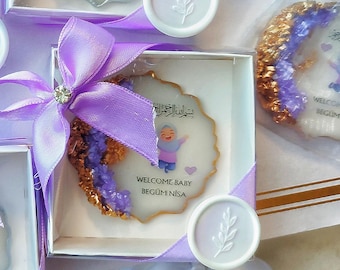 Luxe lila babymagneet | Gepersonaliseerde babyshower aandenken | Welkomstcadeau voor pasgeborenen | Elegante geboortesouvenir