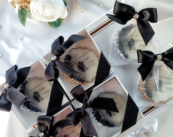 Gepersonaliseerde bruiloft gunst magneet - elegante aangepaste gast aandenken - zwart en goud bruiloft thema - zwart goud epoxyhars gunst