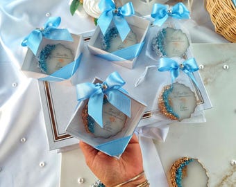 Gepersonaliseerde babyshowermagneet – blauwe epoxyharsbedankje voor jongens – elegant bedankje voor gasten – aangepaste harsbedankje