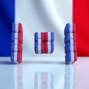 Frankrikes flagga oändlighetskub | 3D-tryckt fidgetleksak för stresslindring och fokus | Röd vit blå kub | Patriotisk skrivbordsleksak, present