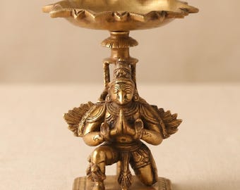 Lámpara de aceite Garuda de latón puro, portavelas Garuda Diya de latón, decoración tradicional india, acento espiritual para el hogar, 6,5 pulgadas