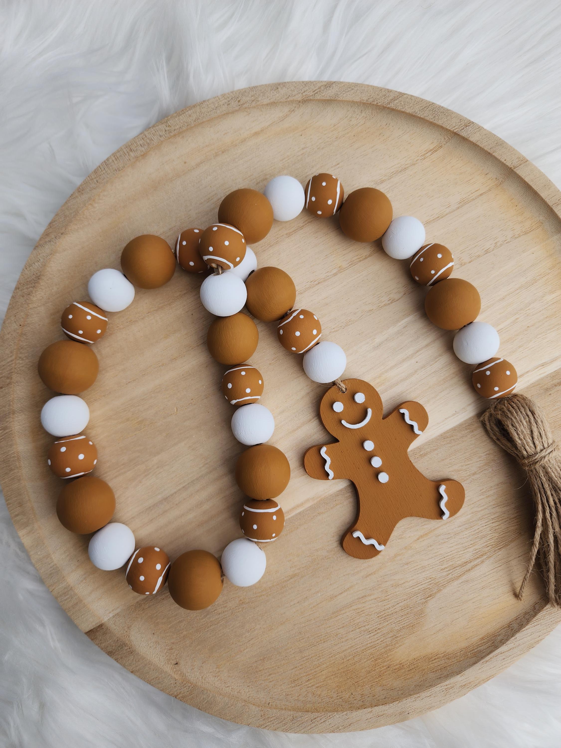 40 Festive Christmas Kitchen Decor Ideas to Spice Up Your Home: Jolly Touches for a Merry Cooking Space 31 Gingerbread Decor Gingerbread Cookie Garlands Kitchen Christmas Decor